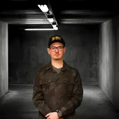收听 Betray、观看音乐视频、阅读小传、查看巡演日期等 ！