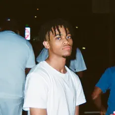 收听 jiggy、观看音乐视频、阅读小传、查看巡演日期等 ！