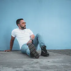 Écoutez Andy Breshears, regardez des vidéoclips, lisez la biographie, consultez les dates de tournée et plus encore !