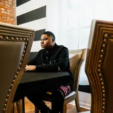 聆聽 Lace London、觀看音樂影片、閱讀小傳、查看巡演日期等！