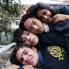 Facultyを聴いたり、ミュージックビデオを鑑賞したり、経歴やツアー日程などを確認したりしましょう！