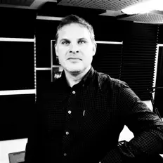 Escucha a Simon Poole, mira vídeos musicales, lee la biografía, consulta fechas de giras y mucho más.