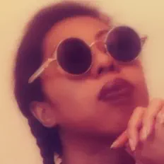 Tahiana सुनें, म्यूज़िक वीडियो देखें, बायो पढ़ें, दौरे की तारीखें और बहुत कुछ देखें!