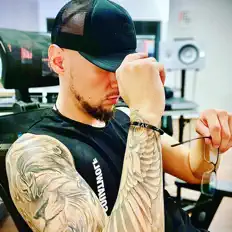 Boris Dを聴いたり、ミュージックビデオを鑑賞したり、経歴やツアー日程などを確認したりしましょう！