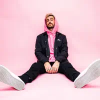 Ascolta undefined, guarda video musicali, leggi la biografia, vedi le date del tour & altro!