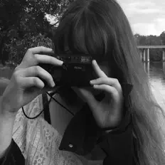 Poslechněte si interpreta Aislinn, sledujte hudební videa, přečtěte si životopis, podívejte se na data turné a další informace.