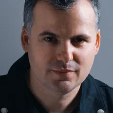 Rey Proenzaを聴いたり、ミュージックビデオを鑑賞したり、経歴やツアー日程などを確認したりしましょう！