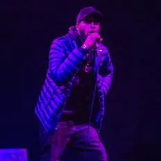 聆聽 Roze、觀看音樂影片、閱讀小傳、查看巡演日期等！