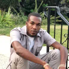 Ree Rawを聴いたり、ミュージックビデオを鑑賞したり、経歴やツアー日程などを確認したりしましょう！