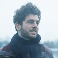 聆聽 I Am Stramgram、觀看音樂影片、閱讀小傳、查看巡演日期等！