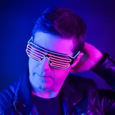 Écoutez Modwaver, regardez des vidéoclips, lisez la biographie, consultez les dates de tournée et plus encore !