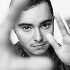 Ouve Ari Zizzo, vê vídeos de música, lê a biografia, vê as datas da digressão e muito mais!