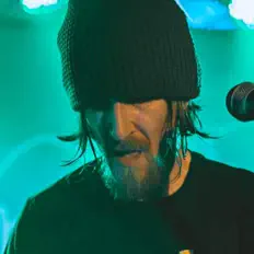 Ouve All Stories End, vê vídeos de música, lê a biografia, vê as datas da digressão e muito mais!