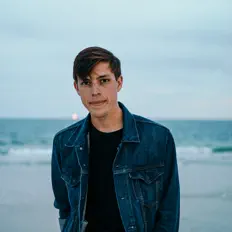 Ascolta Hunter Britt, guarda video musicali, leggi la biografia, vedi le date del tour & altro!