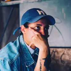 聆聽 Wuzee、觀看音樂影片、閱讀小傳、查看巡演日期等！