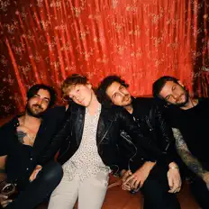 Ouve Yacht Punk, vê vídeos de música, lê a biografia, vê as datas da digressão e muito mais!