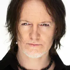 收听 LLuther、观看音乐视频、阅读小传、查看巡演日期等 ！