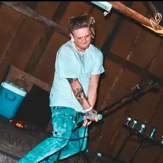 Luister naar Wxlfgvng!, bekijk muziekvideo's, lees de bio, bekijk de tourdata, en meer!