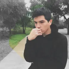 Escucha a Rojaa, mira videos musicales, lee su biografía, consulta las fechas de las gira y más.