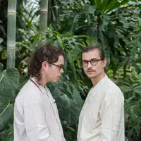 Escucha a undefined, mira vídeos musicales, lee la biografía, consulta fechas de giras y mucho más.