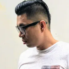 Ouve Random, vê vídeos de música, lê a biografia, vê as datas da digressão e muito mais!