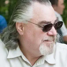 Escucha a Silent Stranger®, mira vídeos musicales, lee la biografía, consulta fechas de giras y mucho más.