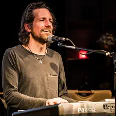 收听 Aaron English、观看音乐视频、阅读小传、查看巡演日期等 ！