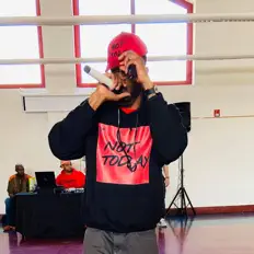 收听 Slim Vezzy、观看音乐视频、阅读小传、查看巡演日期等 ！