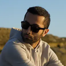 Hör dir Futurelenz an, schau dir Musikvideos an, lies die Biografie, finde Tourdaten und mehr!