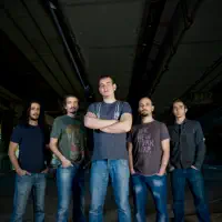 Hör dir undefined an, schau dir Musikvideos an, lies die Biografie, finde Tourdaten und mehr!