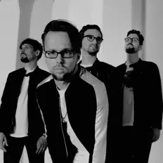 SUNS OF ELOを聴いたり、ミュージックビデオを鑑賞したり、経歴やツアー日程などを確認したりしましょう！