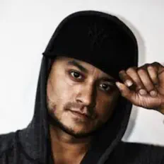 Escucha a Kontages, mira vídeos musicales, lee la biografía, consulta fechas de giras y mucho más.