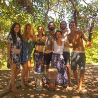 The Time Is Here Now (feat. Gracie Mandujano, Nada Tutto & Estelle Zaghloul) - Single - Amor Reluciente