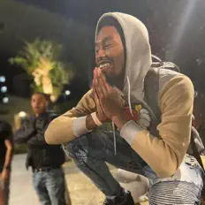 Ascolta Bad Habits, guarda video musicali, leggi la biografia, vedi le date del tour & altro!