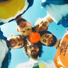 Caleidøを聴いたり、ミュージックビデオを鑑賞したり、経歴やツアー日程などを確認したりしましょう！