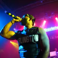 Hör dir undefined an, schau dir Musikvideos an, lies die Biografie, finde Tourdaten und mehr!