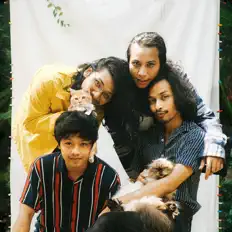 收听 Dream Coterie、观看音乐视频、阅读小传、查看巡演日期等 ！