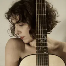 聆聽 Marie Baraton、觀看音樂影片、閱讀小傳、查看巡演日期等！