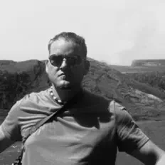 Hör dir -lSllKl- an, schau dir Musikvideos an, lies die Biografie, finde Tourdaten und mehr!