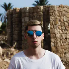 聆聽 CODÂNE、觀看音樂影片、閱讀小傳、查看巡演日期等！