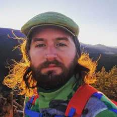 Chris Hamelを聴いたり、ミュージックビデオを鑑賞したり、経歴やツアー日程などを確認したりしましょう！