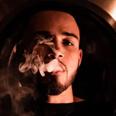 聆聽 Masiah、觀看音樂影片、閱讀小傳、查看巡演日期等！