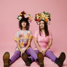 Hör dir FLTY BRGR GRL an, schau dir Musikvideos an, lies die Biografie, finde Tourdaten und mehr!