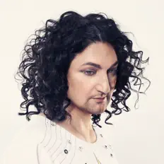 聆聽 Di Leva、觀看音樂影片、閱讀小傳、查看巡演日期等！