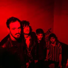 Poslechněte si interpreta FEVA, sledujte hudební videa, přečtěte si životopis, podívejte se na data turné a další informace.