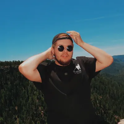 Poslechněte si interpreta Se7enth Delta, sledujte hudební videa, přečtěte si životopis, podívejte se na data turné a další informace.