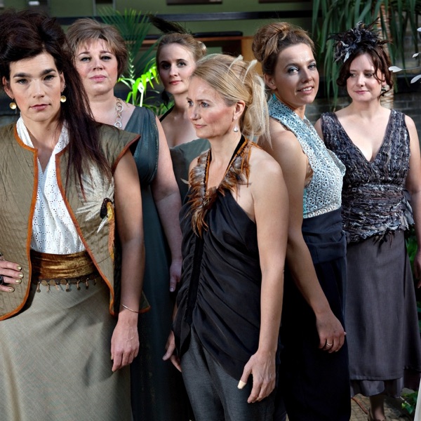 Karislåtten (feat. Katrina Petersen, Maria Kynne, Else Juutilainen, Tine Refsgaard, Elisabeth Vik & Marte Schau)