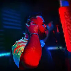 Poslechněte si interpreta J Tunes, sledujte hudební videa, přečtěte si životopis, podívejte se na data turné a další informace.