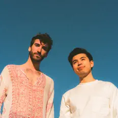 Ouve Wealthy Hippies, vê vídeos de música, lê a biografia, vê as datas da digressão e muito mais!