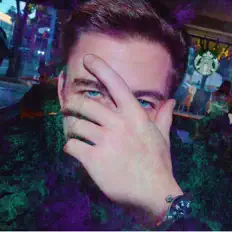 聆聽 JT、觀看音樂影片、閱讀小傳、查看巡演日期等！